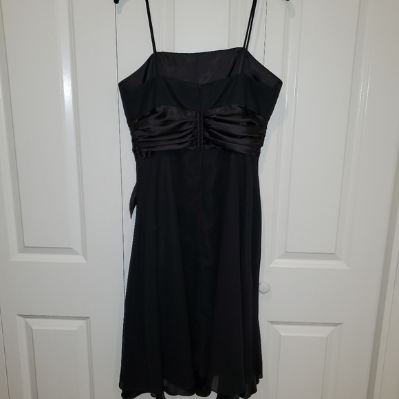 2/$40 Beautiful 🥳HOST PICK🥳🥳like new evening dress for special occasions - Picture 4 of 5
